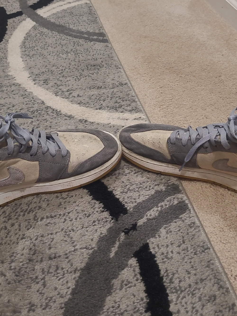 Air Jordan 1 Mid SE Coconut Milk Particle Gray Men's Size 11 Preowned Jordan
